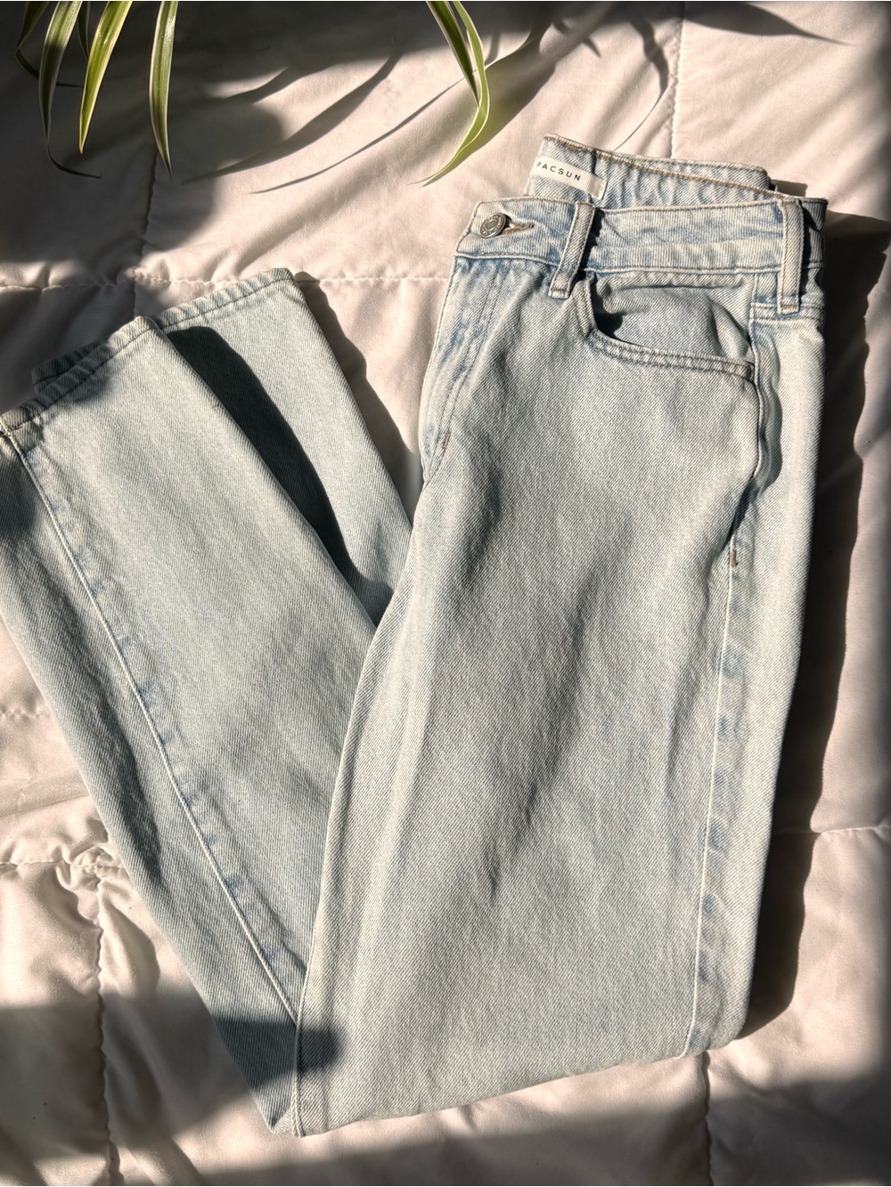 PacSun Light-Wash Mom Jeans